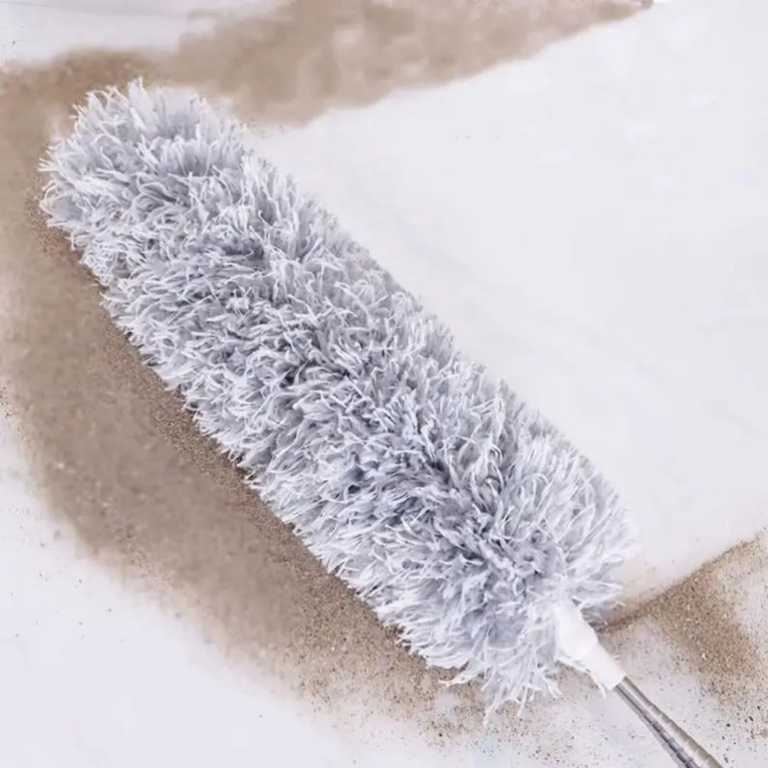 Telescopic microfibre duster.