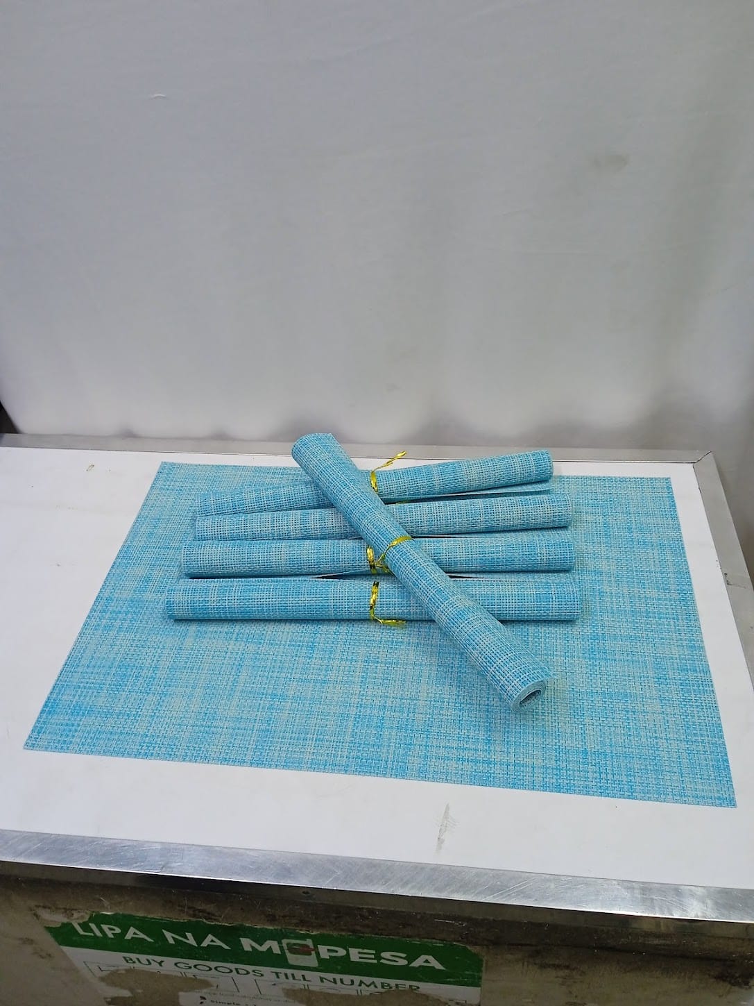 6 pcs pvc table mats.