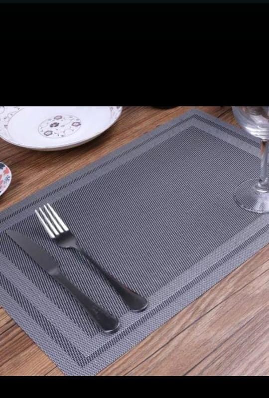 6 pcs pvc table mats.