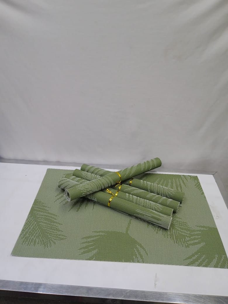 6 pcs pvc table mats.