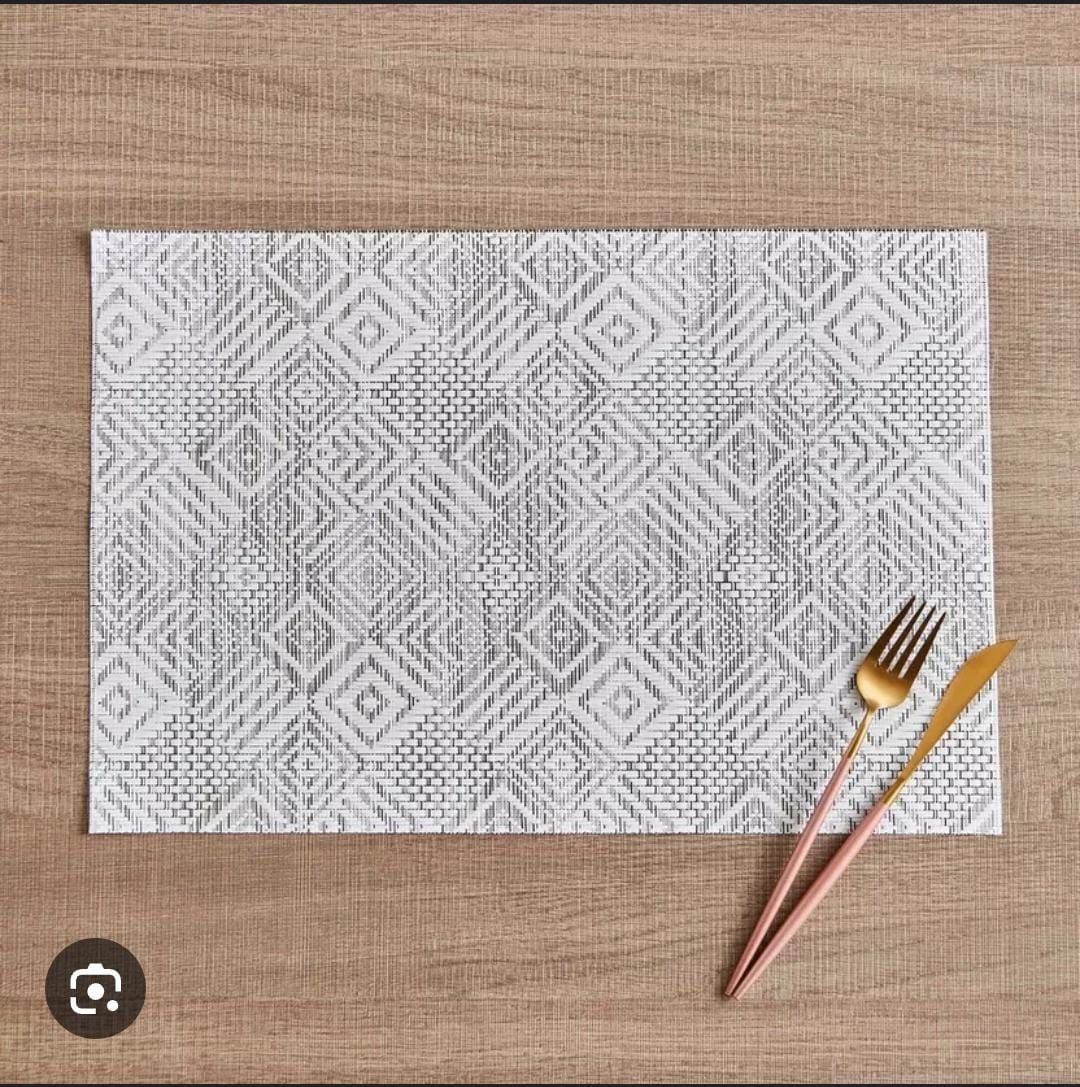 6 pcs pvc table mats.
