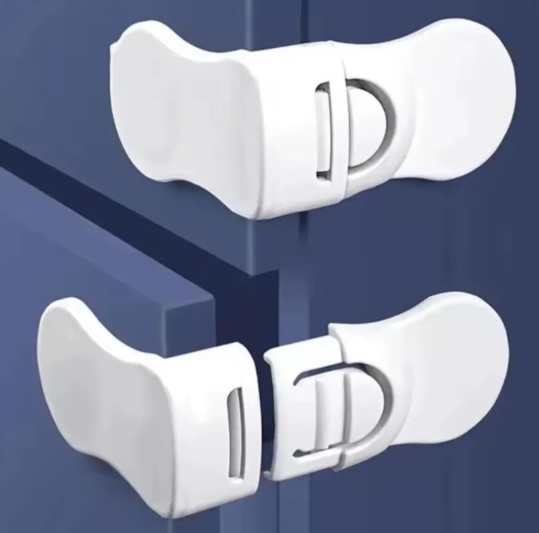 Anti-pinch hand child safety lock.