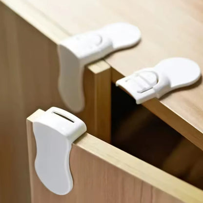 Anti-pinch hand child safety lock.