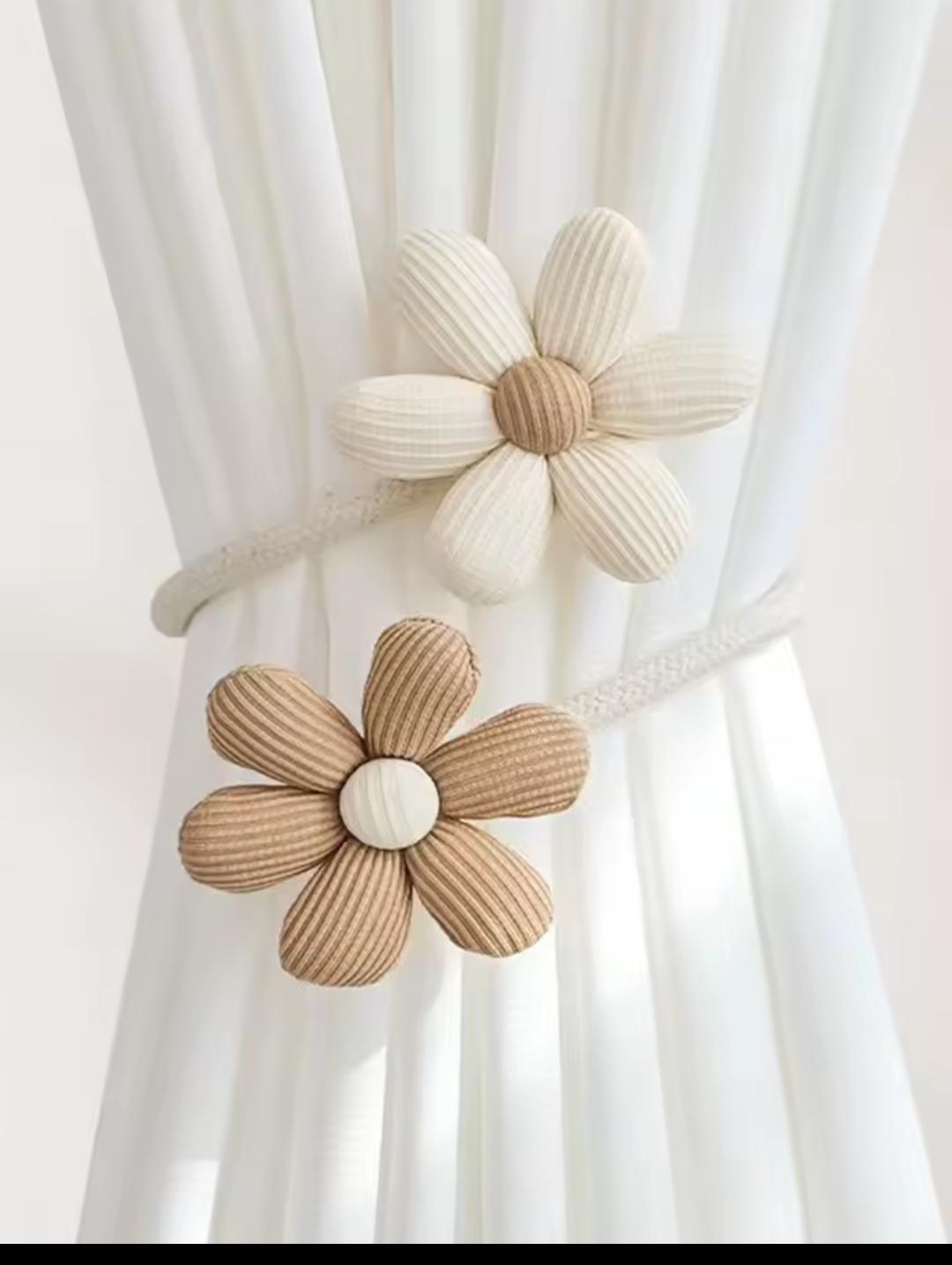Daisy flower curtain tieback