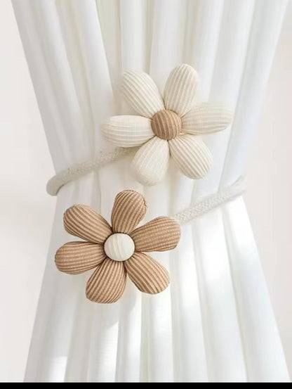 Daisy flower curtain tieback