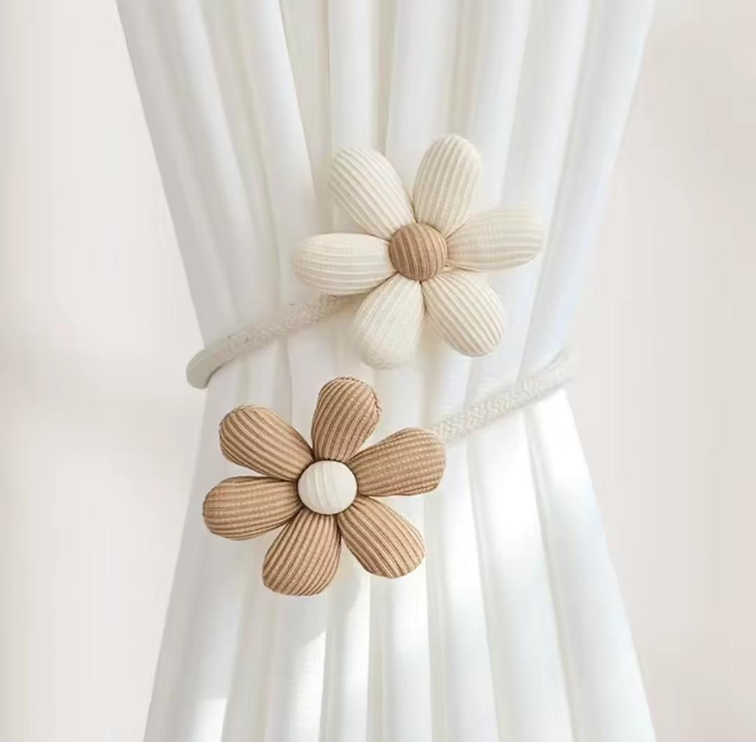 Daisy flower curtain tieback