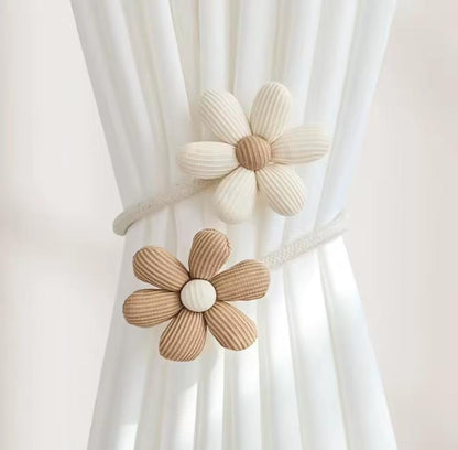 Daisy flower curtain tieback