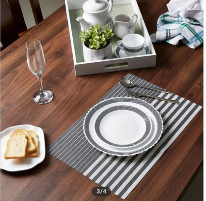 6 pcs pvc table mats.