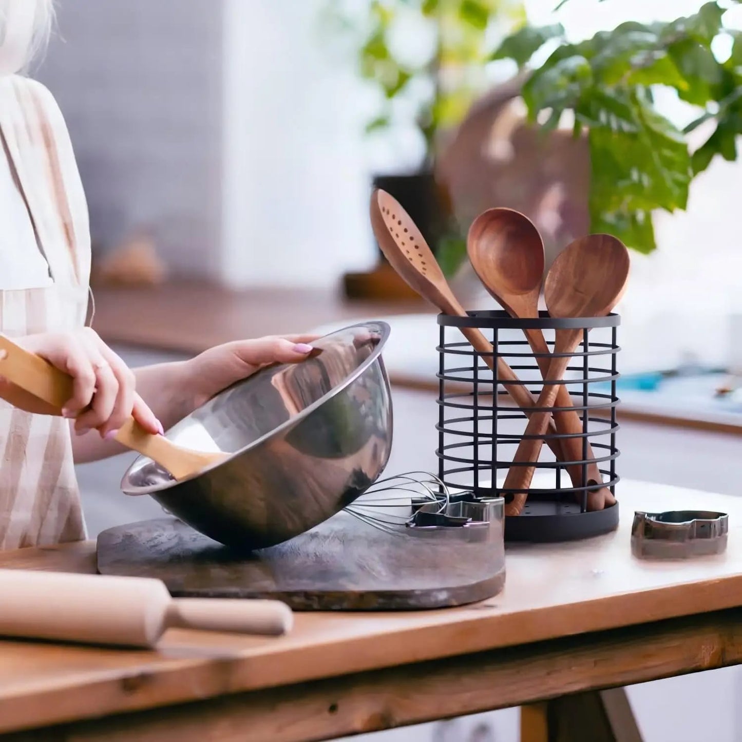 Metallic heavy cutlery holder 