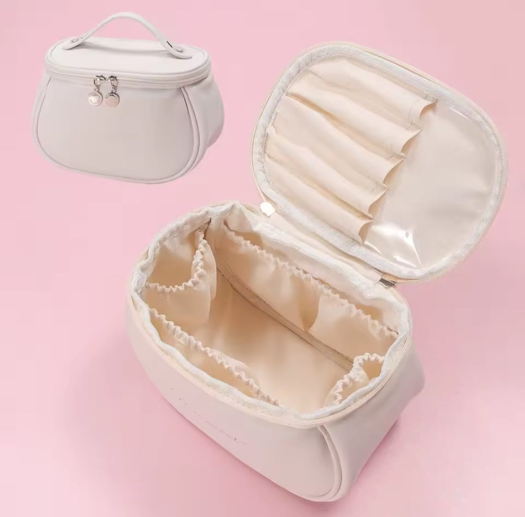 Portable cosmetic storage bag