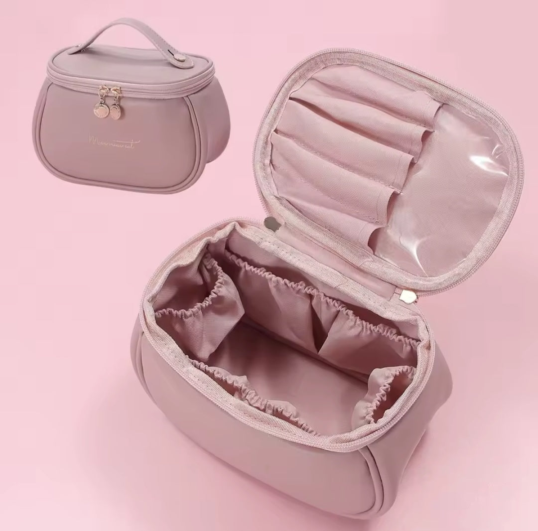 Portable cosmetic storage bag