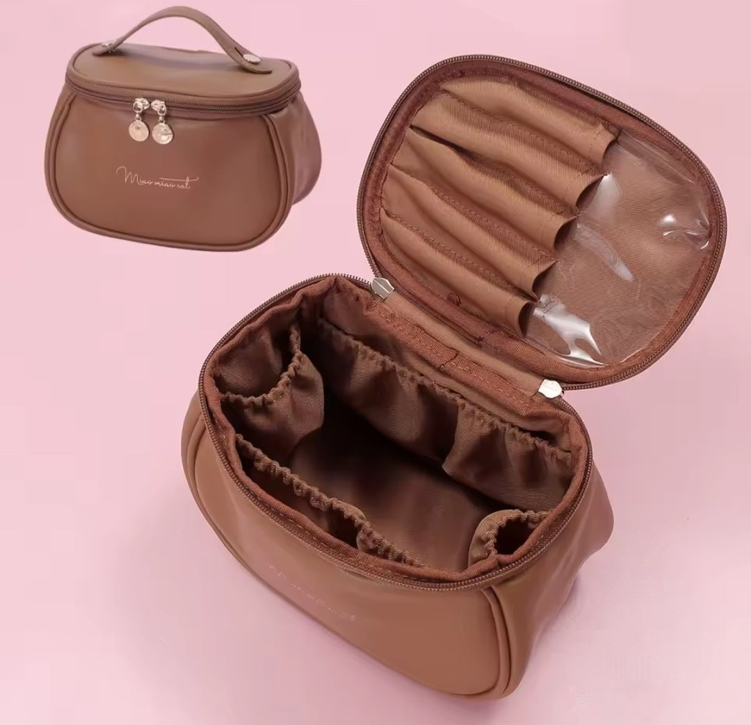 Portable cosmetic storage bag