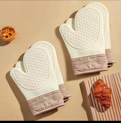 High quality silicone oven gloves.
