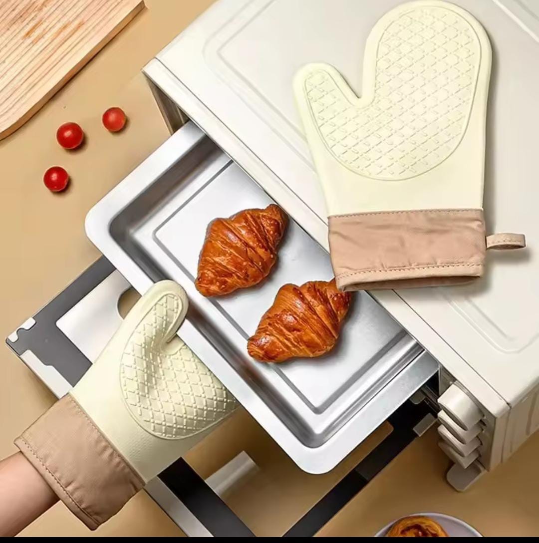 High quality silicone oven gloves.