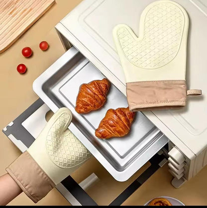 High quality silicone oven gloves.